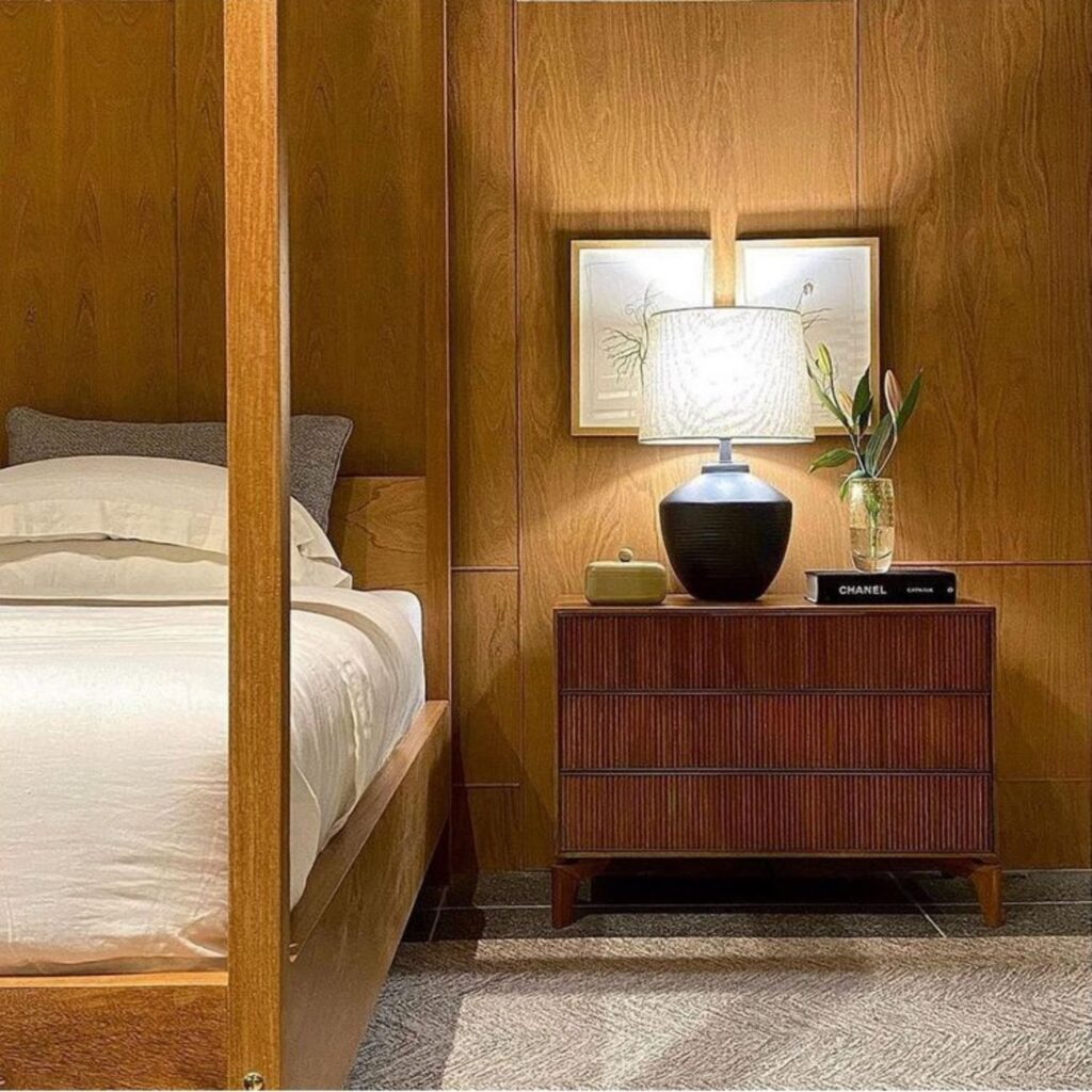 Table_lamp_Buriti_color_Graphite_and_dome_Linen_fabric_alight_environmen
