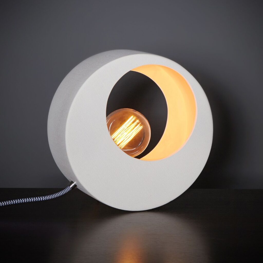 Table_lamp_Riviera_color_white_BAckground_black