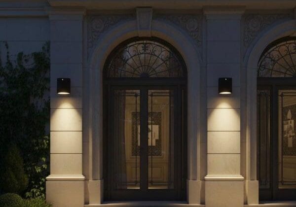 e22mni-sqaure-mounted-on-door-600x601